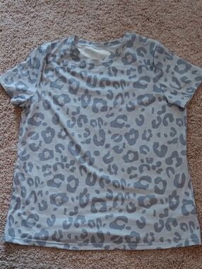 Gray Leopard Print Short Sleeve Tee